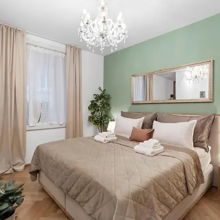 Btqcentralacfreeparkingterrace *